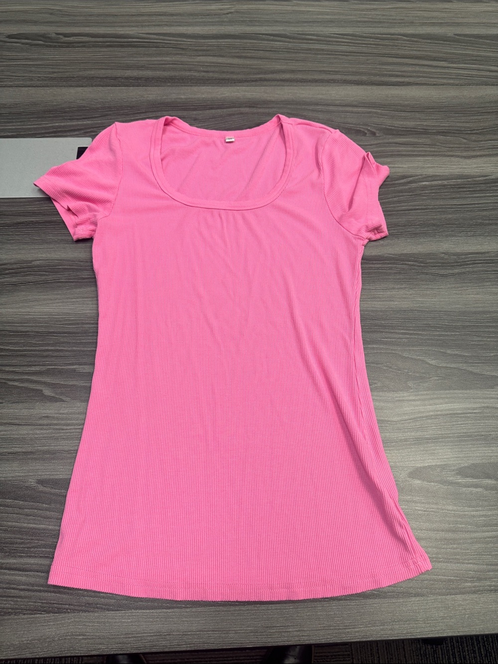 Women’s Scoop Neck Short Sleeve Tee in Bright Pink